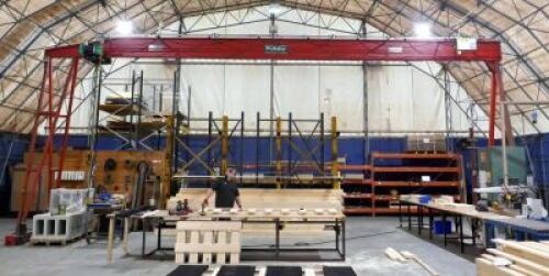 Pelloby 3 ton mobile overhead crane on powered ground rail (Year 2005)