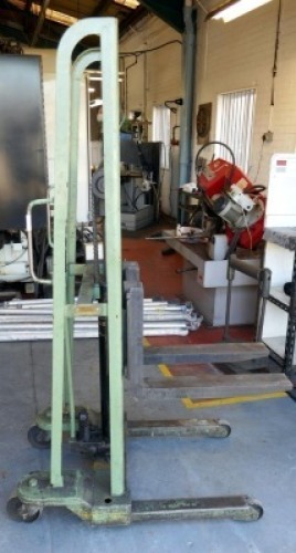 Coolie Pedestrian Lift Truck