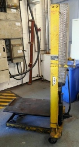 Stanley Mobile Tool Lift