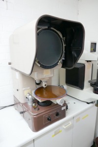 Nipon Profile Projector