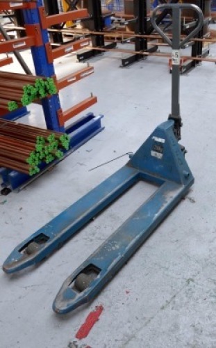 Manutan Pallet truck 1200Kg Capacity