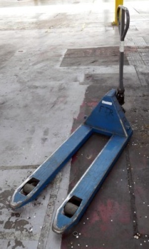 Manutan Pallet Truck 1200Kg Capacity