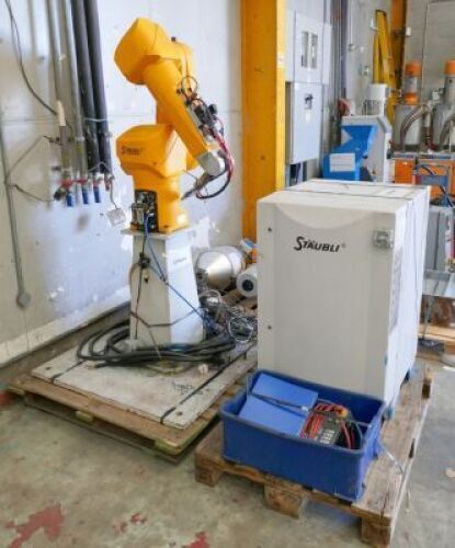 STAUBI RX90B 6 Axis Robot