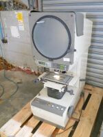 Mitutoyo PJ-300 Shadowgraph