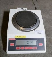 Avery Berkel 610g Scales