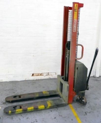Record Electric Lift Truck 240v