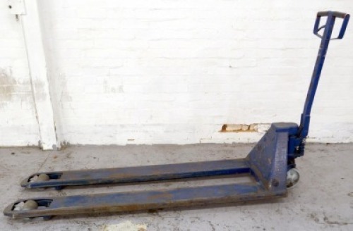 Manutan Pallet Truck Max Capacity 2000Kg