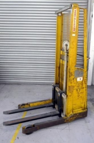Powell & Co Vertolifter Manuel Lift Truck Max Lifting Capacity 750Kg