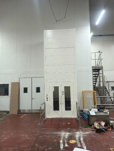 Manual Handling Solutions 500kg goods elevator (Year 2017)