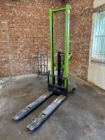 PR Industrial MX1016 Manual Forklift