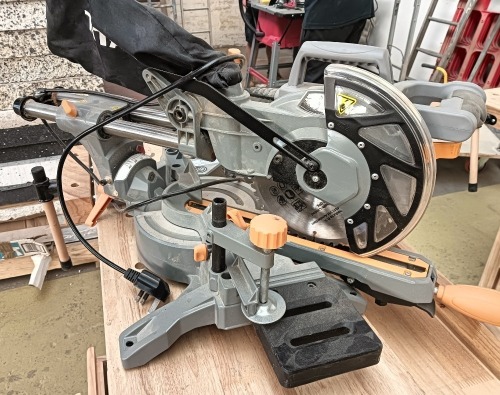 Titan mitre saw