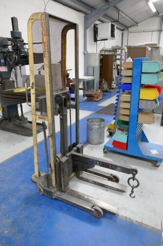 Coolie Manual Forklift