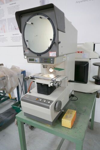 Mitutoyo PJ300 Profile Projector