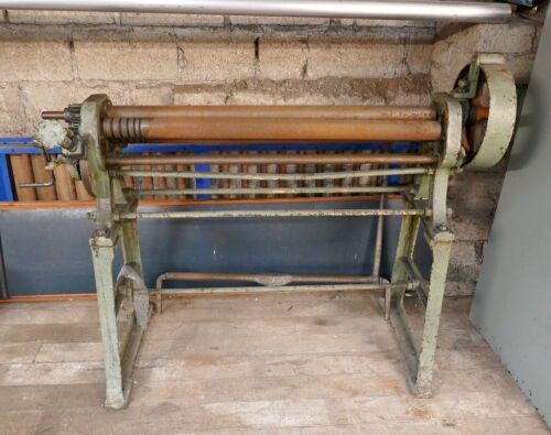 Edwards 40" Manual Rolls