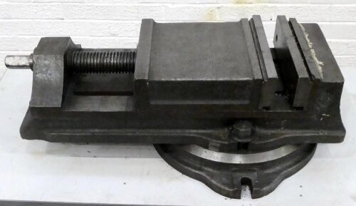 Heavy Duty Machine Vice on Swivel Base.